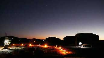 Nomade Moon - Campsite