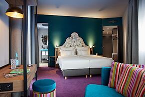 Me and All Hotel Dusseldorf Oberkassel, by Hyatt