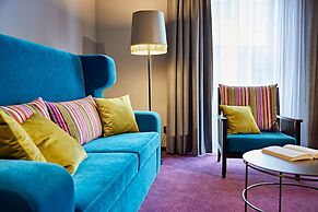 Me and All Hotel Dusseldorf Oberkassel, by Hyatt