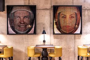 Me and All Hotel Dusseldorf Oberkassel, by Hyatt