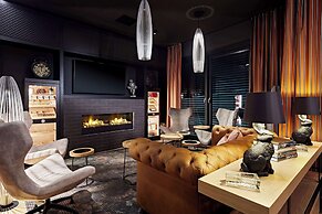 Me and All Hotel Dusseldorf Oberkassel, by Hyatt