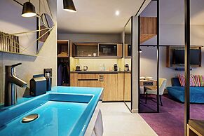 Me and All Hotel Dusseldorf Oberkassel, by Hyatt