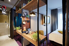 Me and All Hotel Dusseldorf Oberkassel, by Hyatt