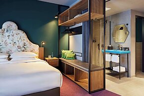 Me and All Hotel Dusseldorf Oberkassel, by Hyatt