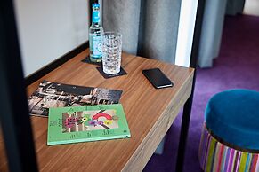 Me and All Hotel Dusseldorf Oberkassel, by Hyatt