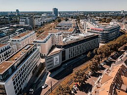 Me and All Hotel Dusseldorf Oberkassel, by Hyatt