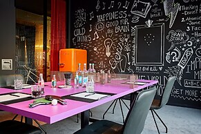 Me and All Hotel Dusseldorf Oberkassel, by Hyatt