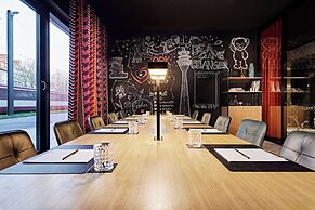 Me and All Hotel Dusseldorf Oberkassel, by Hyatt