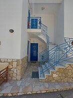 Matina Apartments Tyros