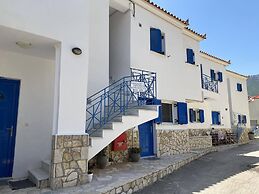Matina Apartments Tyros