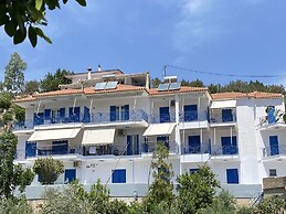 Matina Apartments Tyros