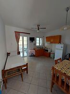 Matina Apartments Tyros