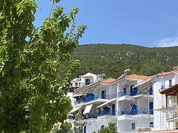 Matina Apartments Tyros