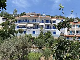 Matina Apartments Tyros