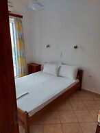 Matina Apartments Tyros