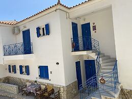 Matina Apartments Tyros