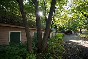 The Old Catskill Game Farm Inn