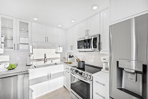 South Seas Tower 1-1212