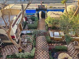 Elphardous Hotel