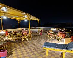 Elphardous Hotel