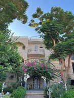 Elphardous Hotel