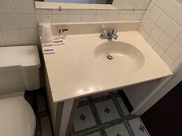 Travelers Inn
