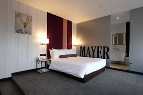 Mayer Inn