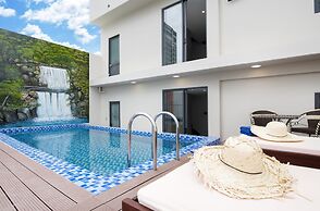 Golden Lotus Central Hotel