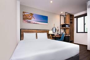 Golden Lotus Central Hotel