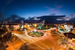 Golden Lotus Central Hotel