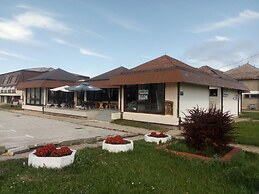 Motel Licki Krovovi