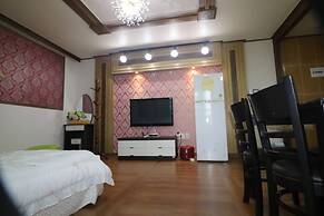 Gyeongju Raspberry Pension