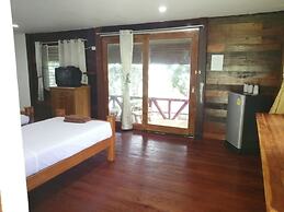 Jansom Beach Resort Ranong