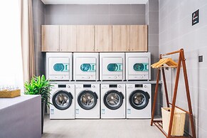 Atour Hotel High Speed Railway Station Maoming