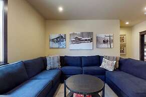 Spacious 3 Bedroom Townhome in River Run Village Within Walking Distan