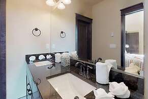 Spacious 3 Bedroom Townhome in River Run Village Within Walking Distan