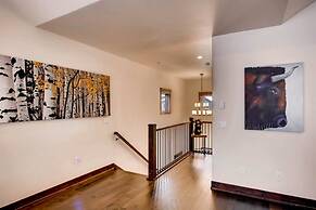 Spacious 3 Bedroom Townhome in River Run Village Within Walking Distan