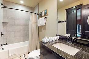 Spacious 3 Bedroom Townhome in River Run Village Within Walking Distan