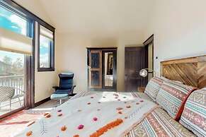 Spacious 3 Bedroom Townhome in River Run Village Within Walking Distan