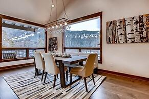 Spacious 3 Bedroom Townhome in River Run Village Within Walking Distan