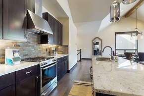 Spacious 3 Bedroom Townhome in River Run Village Within Walking Distan