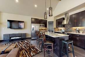 Spacious 3 Bedroom Townhome in River Run Village Within Walking Distan