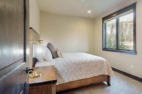 Spacious 3 Bedroom Townhome in River Run Village Within Walking Distan