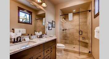 Spacious 4 Bedroom Townhome in River Run Village Within Walking Distan