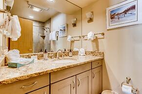 Ski In 3 Bedroom at Chateaux Dumont Keystone