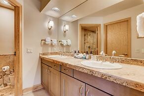 Ski In 3 Bedroom at Chateaux Dumont Keystone