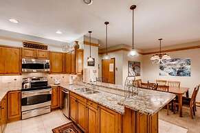 Ski In 3 Bedroom at Chateaux Dumont Keystone