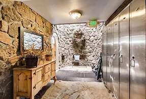 Ski In 3 Bedroom at Chateaux Dumont Keystone