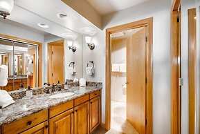 Ski In 3 Bedroom at Chateaux Dumont Keystone