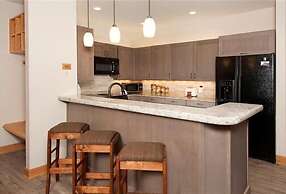 Ski In 2 Bedroom at Chateaux Dumont Keystone